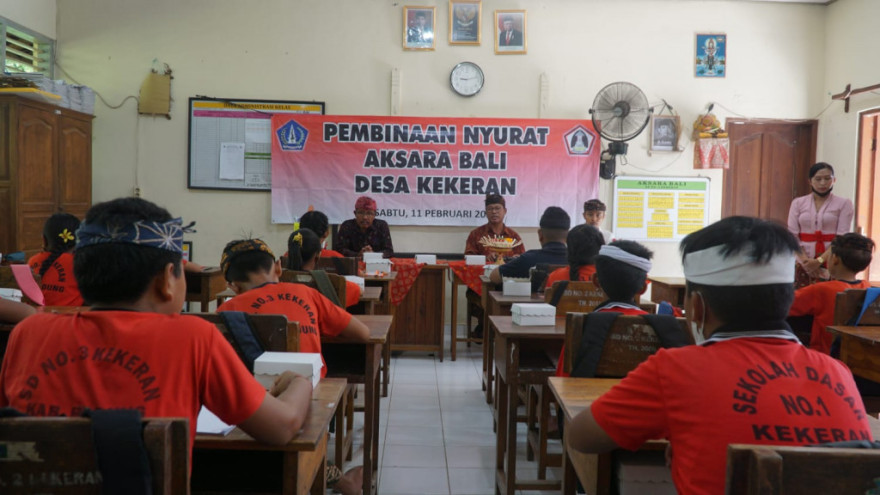 Pembinaan Nyurat Aksara Bali Tingkat Sekolah Dasar Di Desa Kekeran