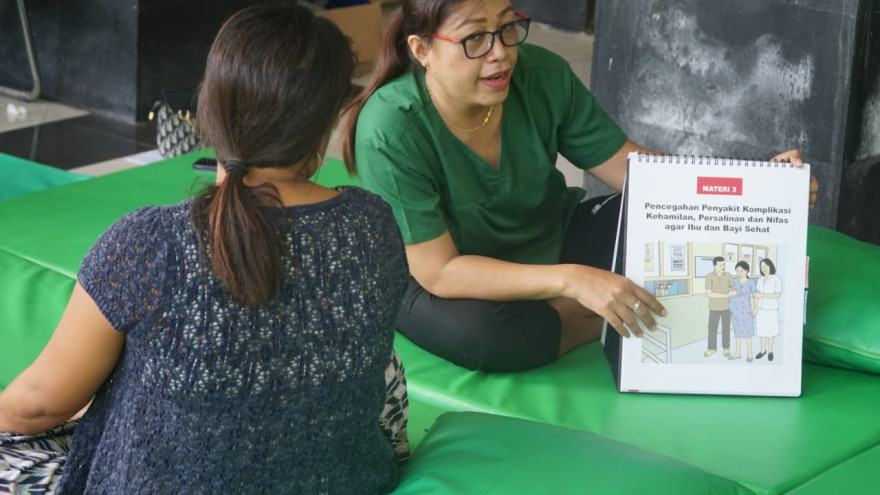 Mengenali Tanda Bahaya Kehamilan Melalui Kelas Ibu Hamil 